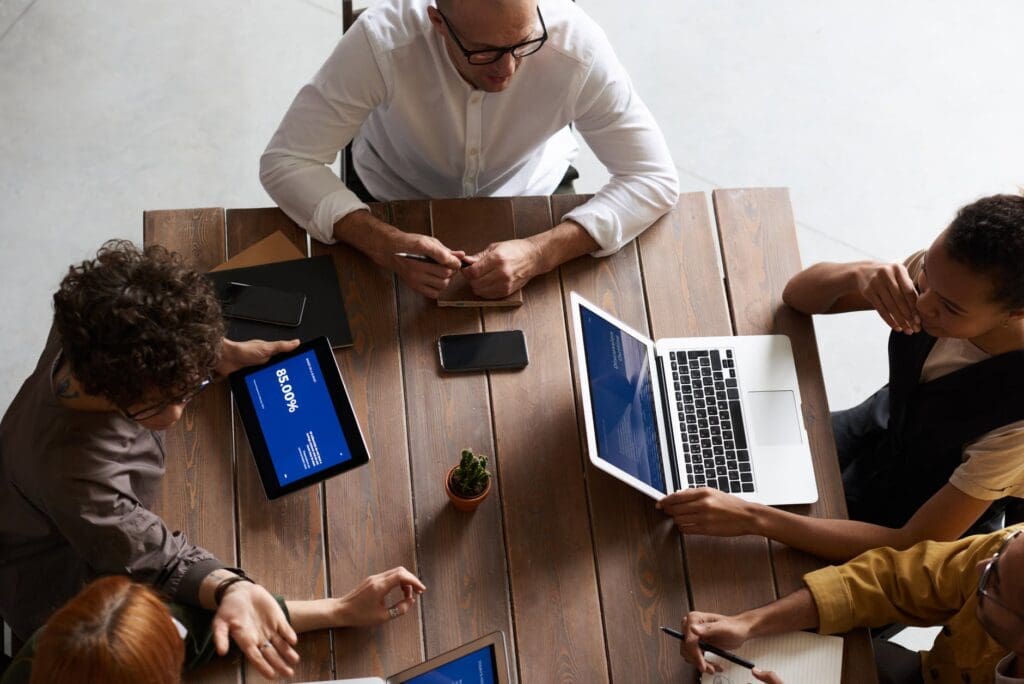 Should You Outsource Social Media Marketing or Keep it In-House