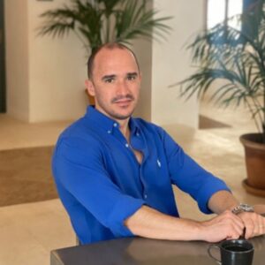 Cesar A Hernandez Barrios